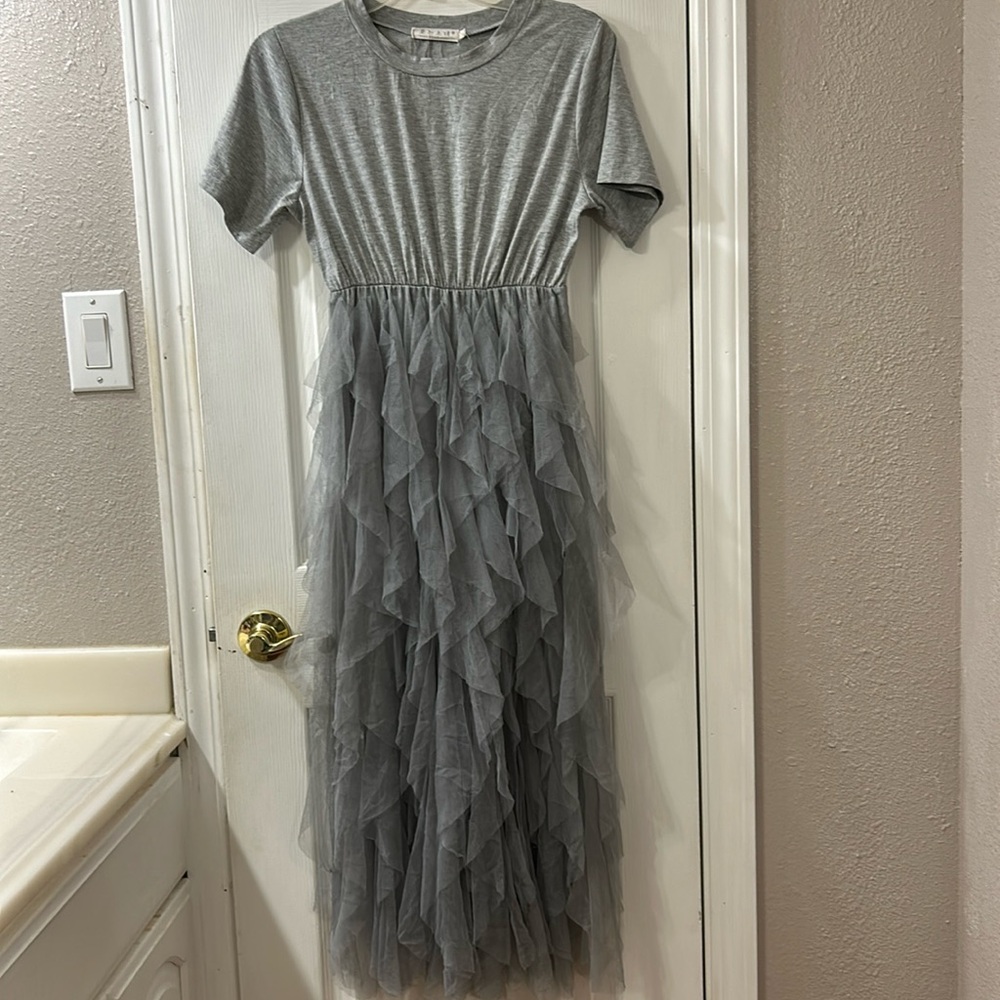 💜💜 2/$15 Casual Gray with layered tulle skirt A-line